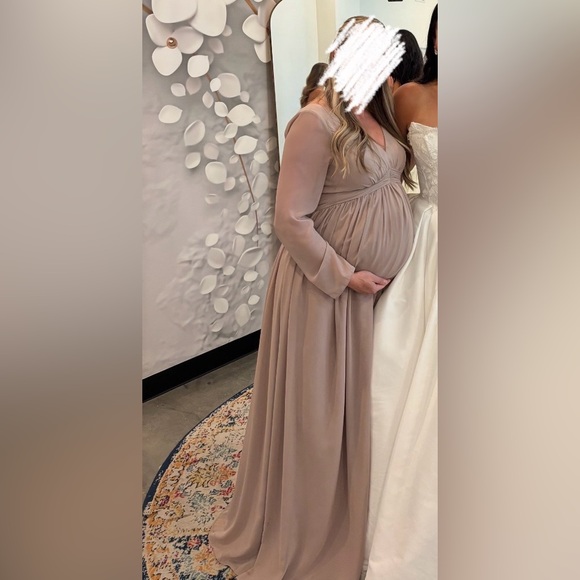 Maternity dress - AZAZIE TETON - A-Line Long Sleeve, Floor-Length in Taupe - Picture 4 of 4